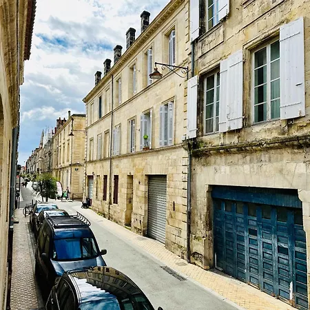 Pied A Terre Chartrons Notre Dame Apartment