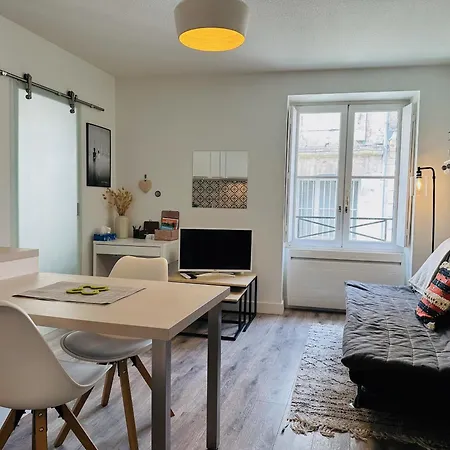 Pied A Terre Chartrons Notre Dame Apartment Bordeaux