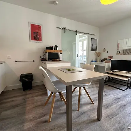Pied A Terre Chartrons Notre Dame Apartment